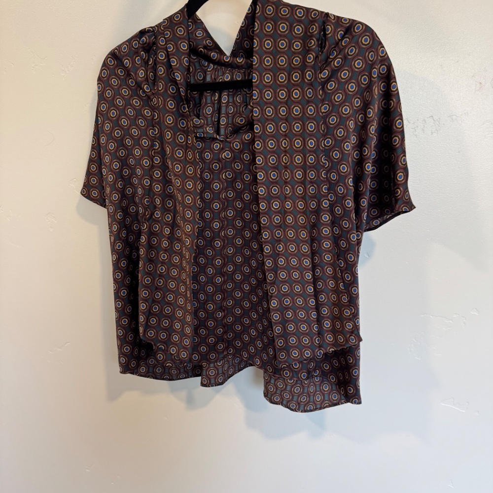 Medium Blouse - Picture 2 of 4